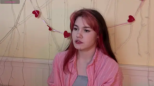 MauraSpurrier online show from 11-05-25, 06:41