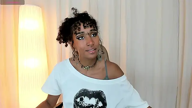 Snapshot of lynx_sun chatting on 10-09-25, 05:33 lynx sun online show from 10-09-25, 05:33