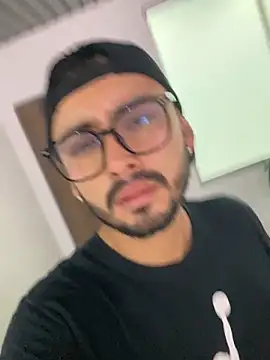 Snapshot of cristopher_wallacee chatting on 10-31-25, 01:34 cristopher wallacee online show from 10-31-25, 01:34