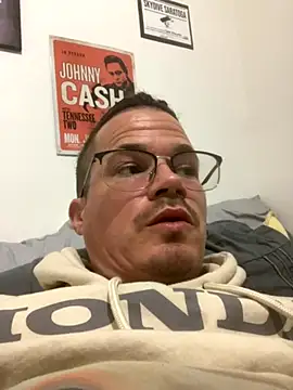 johnnyells51 online show from 11-22-25, 06:01