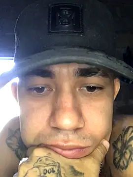 Snapshot of tattoos22 chatting on 10-22-25, 01:33 tattoos22 online show from 10-22-25, 01:33