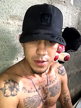 Snapshot of tattoos22 chatting on 10-26-25, 01:17 tattoos22 online show from 10-26-25, 01:17