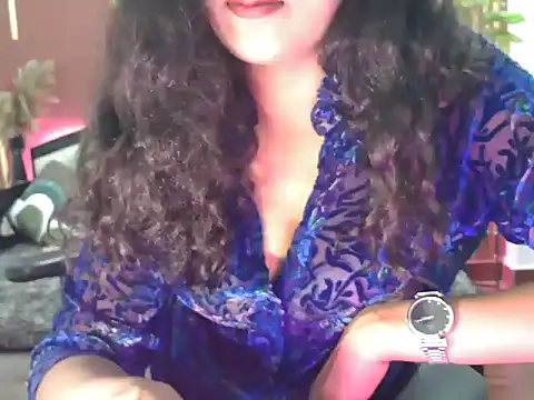 Snapshot of shaalu_sharma chatting on 10-19-25, 09:43 shaalu sharma online show from 10-19-25, 09:43