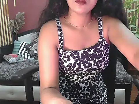 Snapshot of shaalu_sharma chatting on 10-24-25, 09:49 shaalu sharma online show from 10-24-25, 09:49