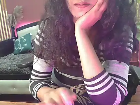 Snapshot of shaalu_sharma chatting on 11-01-25, 08:05 shaalu sharma online show from 11-01-25, 08:05