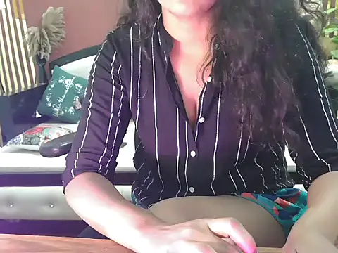 Snapshot of shaalu_sharma chatting on 11-14-25, 05:17 shaalu sharma online show from 11-14-25, 05:17