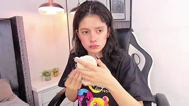 Snapshot of Miyu_Komori chatting on 02-17-26, 12:45 Miyu Komori online show from 02-17-26, 12:45