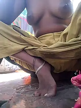 Snapshot of Hita_Grewal chatting on 11-19-25, 05:40 Hita Grewal online show from 11-19-25, 05:40