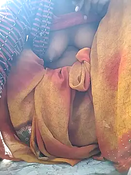 Snapshot of Hita_Grewal chatting on 11-23-25, 03:06 Hita Grewal online show from 11-23-25, 03:06