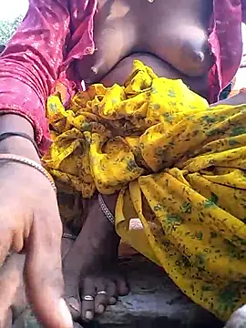 Snapshot of Hita_Grewal chatting on 11-30-25, 09:13 Hita Grewal online show from 11-30-25, 09:13