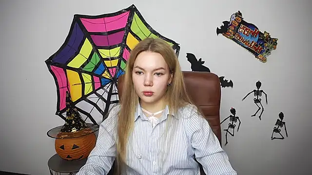 Snapshot of StellaLight chatting on 10-22-25, 12:16 StellaLight online show from 10-22-25, 12:16