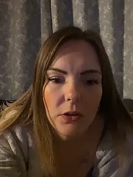 Snapshot of SexyLoLoUK chatting on 09-21-25, 05:20 SexyLoLoUK online show from 09-21-25, 05:20