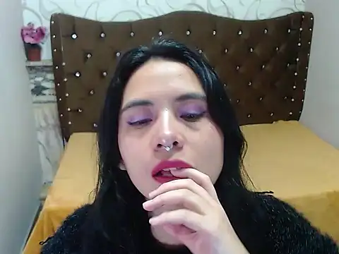lunavalenciax online show from 10-05-25, 06:56