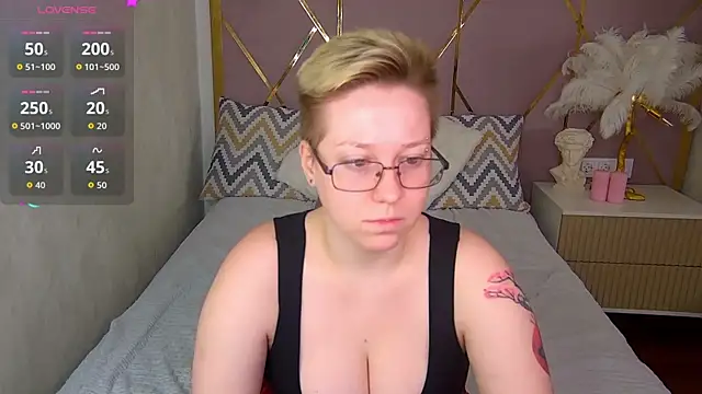 AlexandraGreen online show from 10-19-25, 09:04