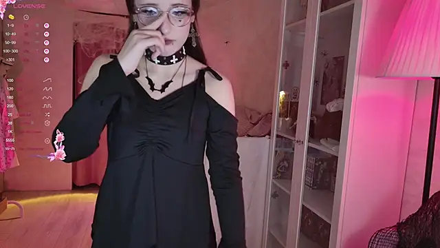 MiraJadee online show from 10-28-25, 05:04