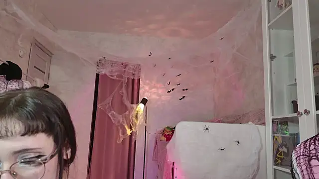 MiraJadee online show from 10-31-25, 05:03