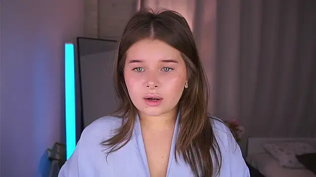 Snapshot of Anna_Nicol chatting on 11-14-25, 12:59 Anna Nicol online show from 11-14-25, 12:59