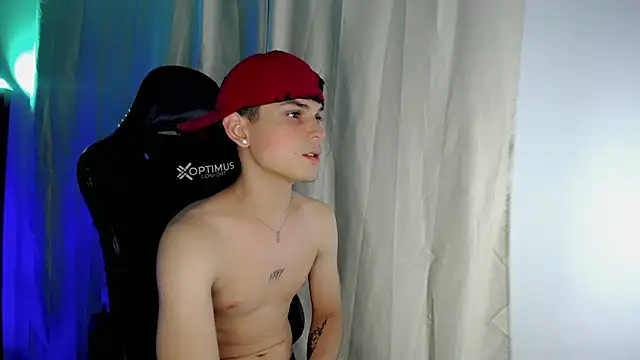 dilan hott  online show from 11-25-25, 08:42