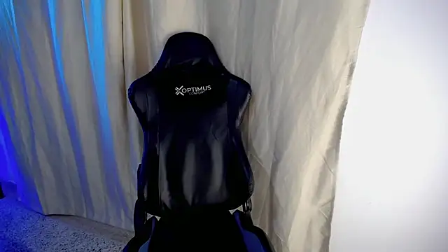 dilan hott  online show from 11-26-25, 08:10