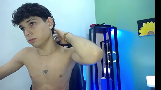 dilan hott  online show from 12-19-25, 03:41