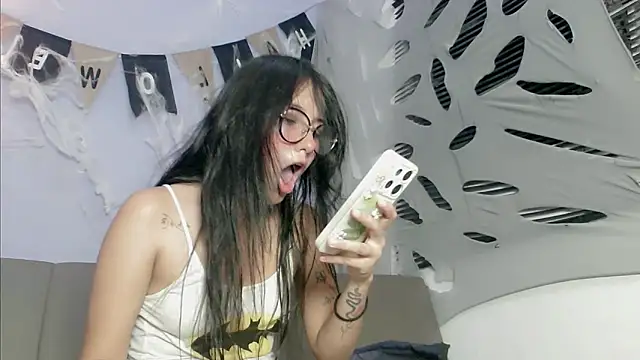 mishel hott online show from 10-29-25, 08:21