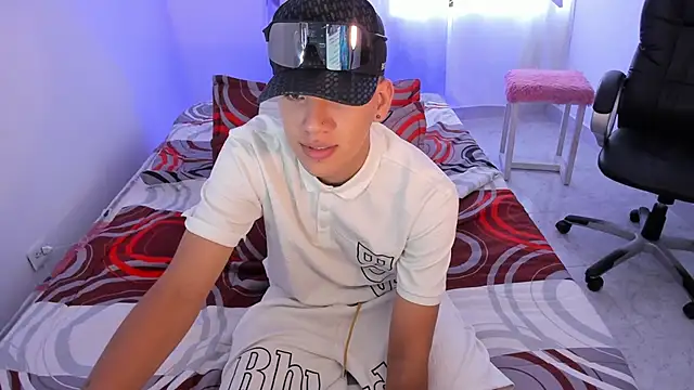 maxthomson boy online show from 09-09-25, 03:44