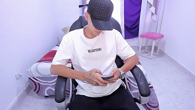 maxthomson boy online show from 09-17-25, 08:10