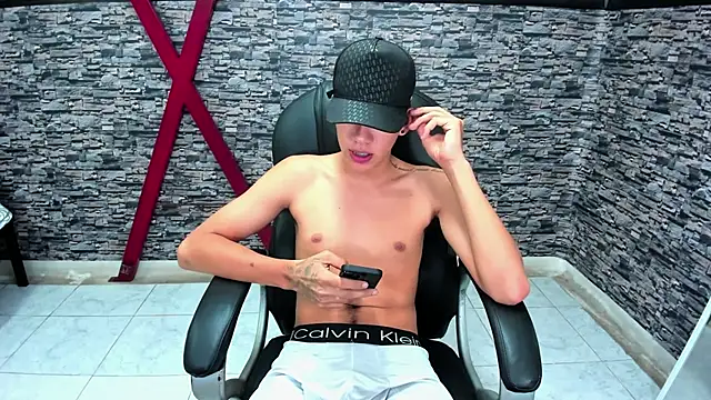 maxthomson boy online show from 10-04-25, 08:01
