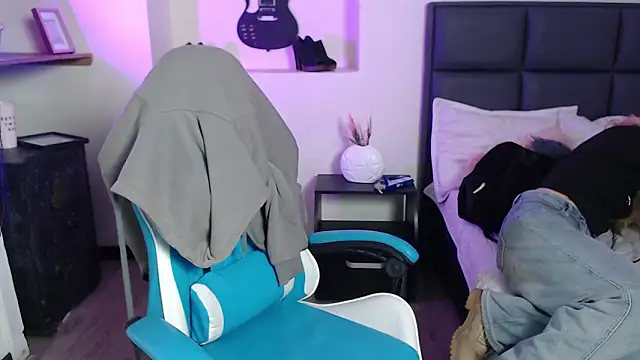 Amnesia  online show from 01-14-26, 12:33