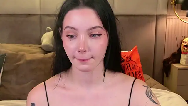 Snapshot of Goldy_Stark chatting on 10-18-25, 08:31 Goldy Stark online show from 10-18-25, 08:31