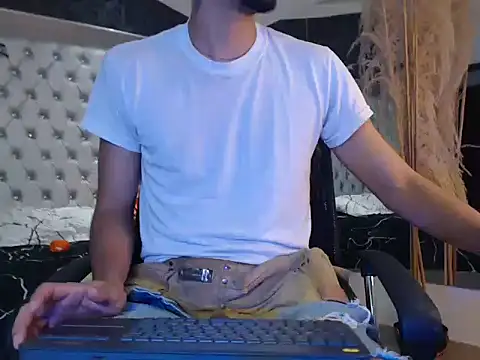 JhosuaCollins  online show from 10-04-25, 05:11
