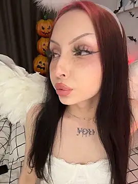 Lina Thornton  online show from 10-30-25, 08:53