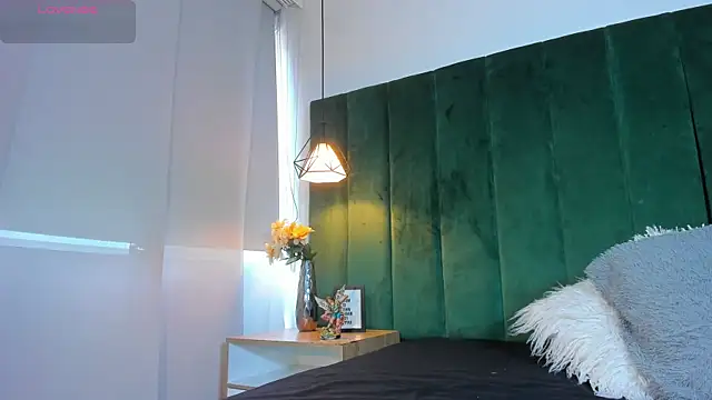 Snapshot of kittyy_milk_001 chatting on 11-08-25, 08:29 kittyy milk 001 online show from 11-08-25, 08:29