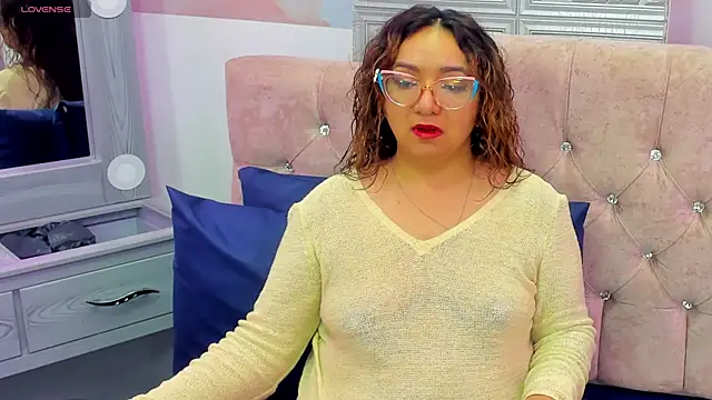 leyla smithh online show from 10-11-25, 12:15