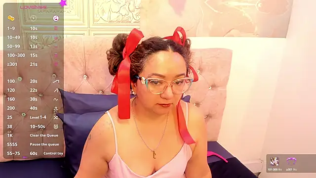 leyla smithh online show from 10-15-25, 12:38