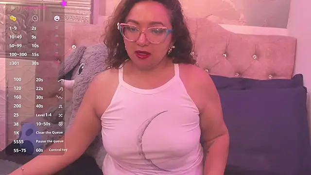 leyla smithh online show from 10-24-25, 03:14