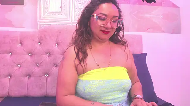 leyla smithh online show from 10-27-25, 12:20