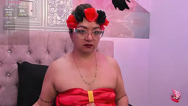 leyla smithh online show from 10-31-25, 12:39