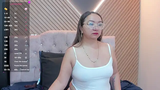 leyla smithh online show from 11-21-25, 12:15