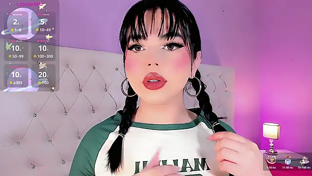 Snapshot of DaniielaV chatting on 10-20-25, 01:33 DaniielaV online show from 10-20-25, 01:33