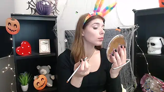 JuiceLips   online show from 10-31-25, 02:29