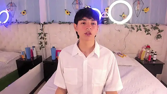 AleAurarashi online show from 11-25-25, 03:17