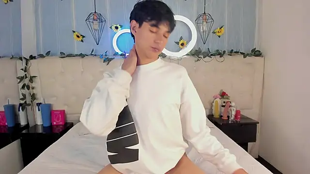 AleAurarashi online show from 11-28-25, 02:25