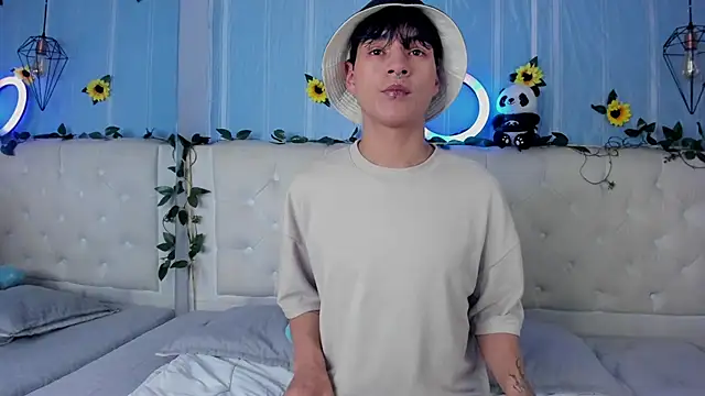 AleAurarashi online show from 12-03-25, 01:24