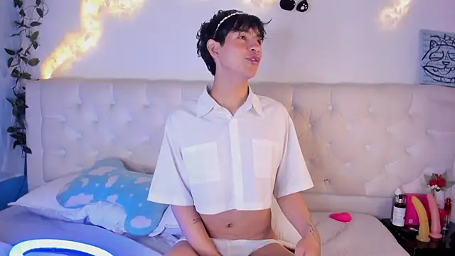 AleAurarashi online show from 12-19-25, 05:58