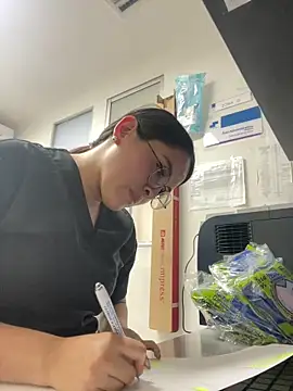 Snapshot of marianm29 chatting on 01-06-26, 04:21 marianm29 online show from 01-06-26, 04:21