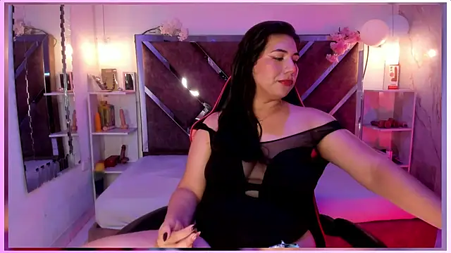 BBWCloe  online show from 10-18-25, 04:04