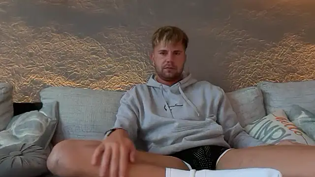 Snapshot of RioBlaze chatting on 09-18-25, 05:20 RioBlaze online show from 09-18-25, 05:20