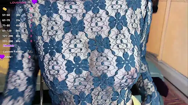 lingzi9333 online show from 11-08-25, 12:38