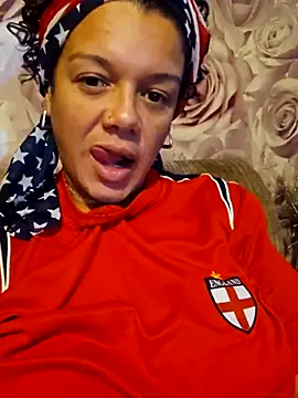 Snapshot of GoddessChantelle chatting on 10-21-25, 10:10 GoddessChantelle online show from 10-21-25, 10:10